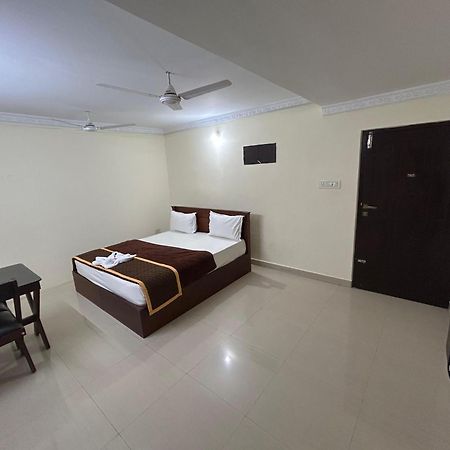 K V Suites Kochi Esterno foto