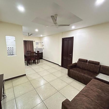 K V Suites Kochi Esterno foto