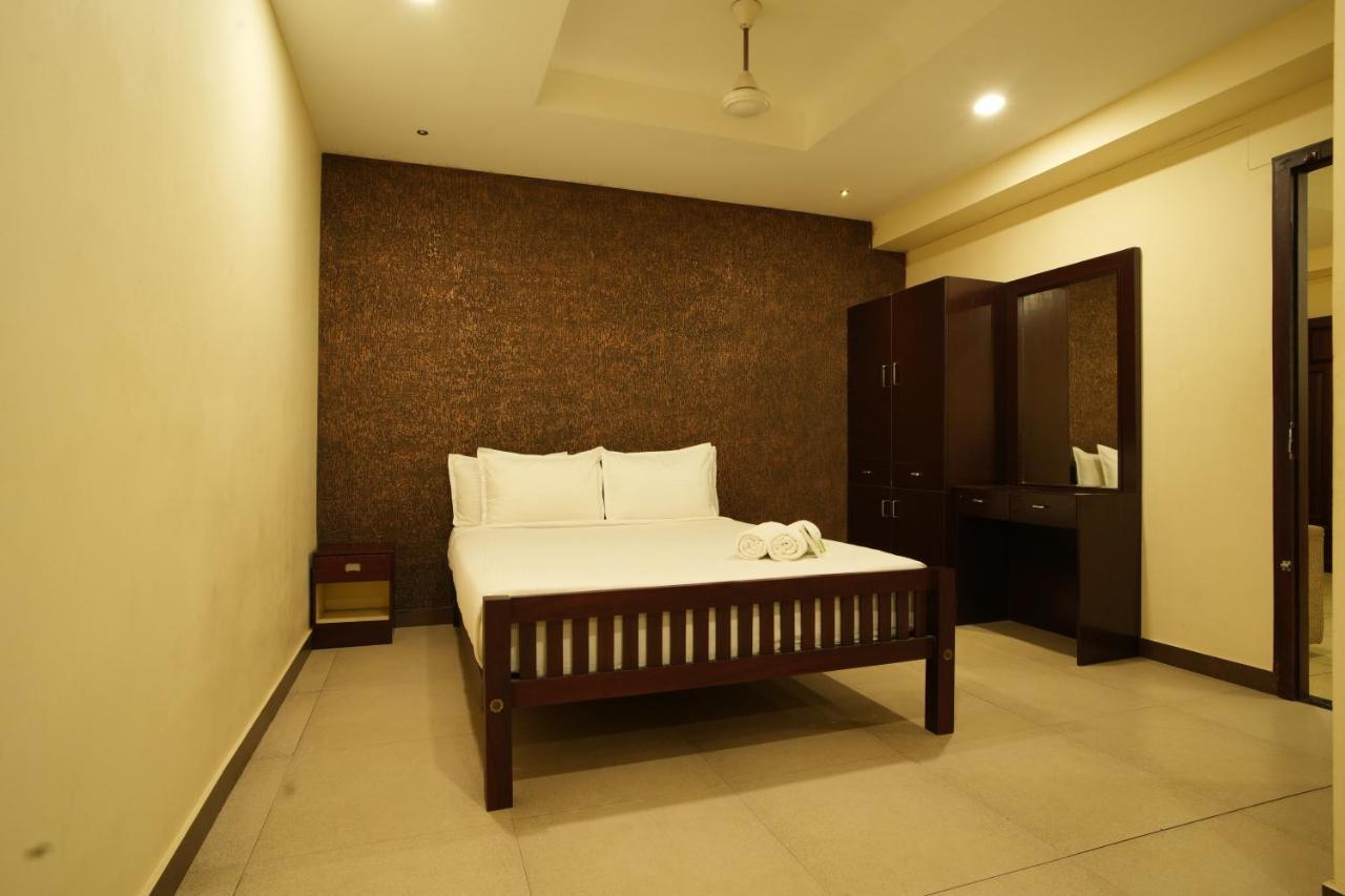 K V Suites Kochi Esterno foto