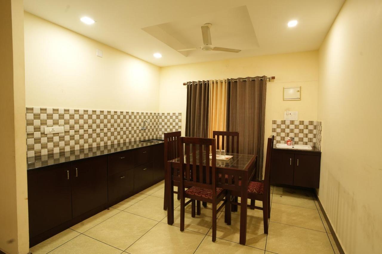 K V Suites Kochi Esterno foto