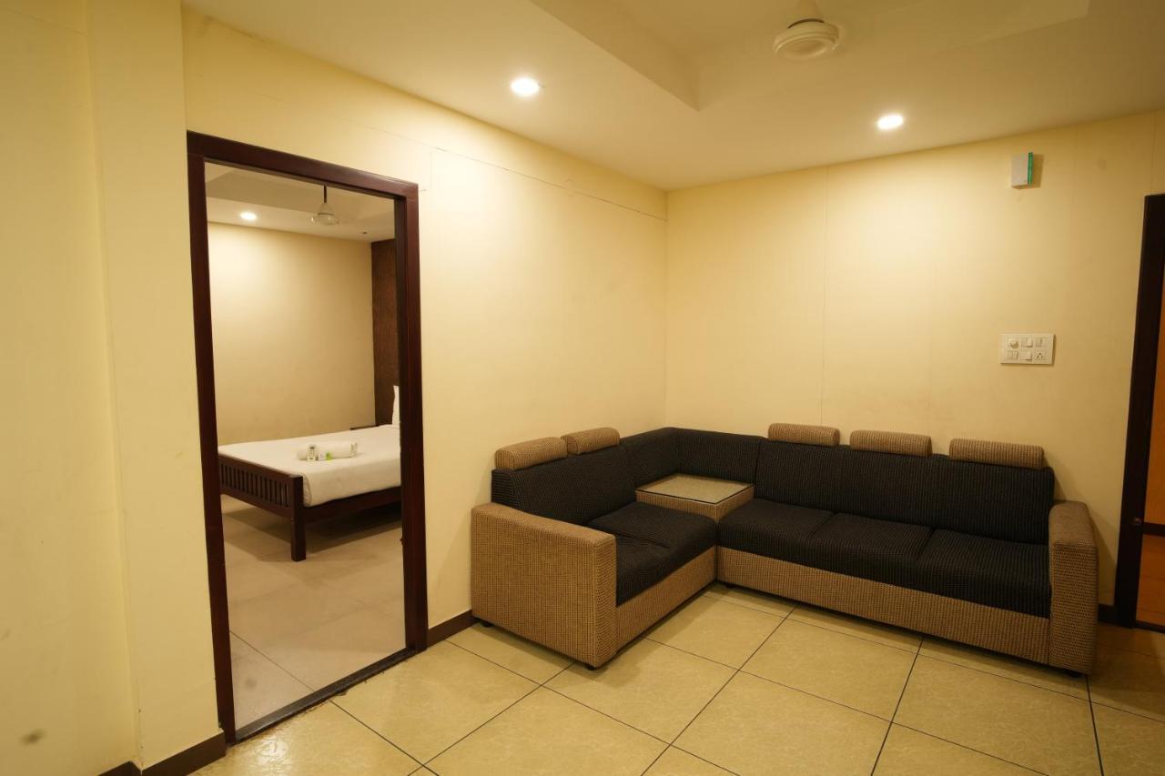 K V Suites Kochi Esterno foto