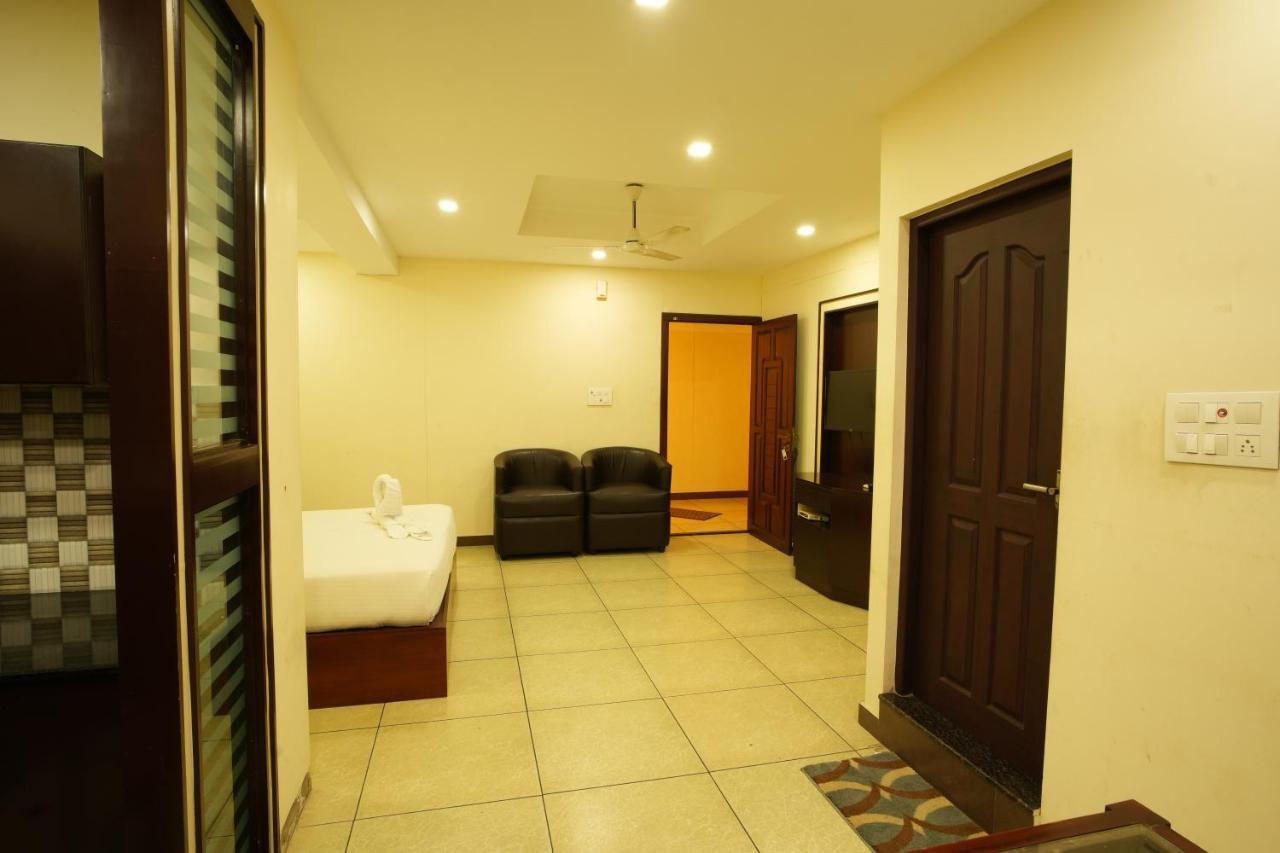 K V Suites Kochi Esterno foto