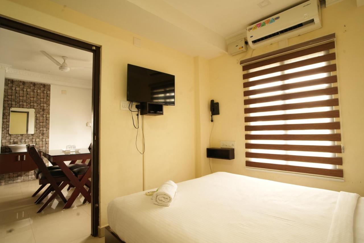 K V Suites Kochi Esterno foto