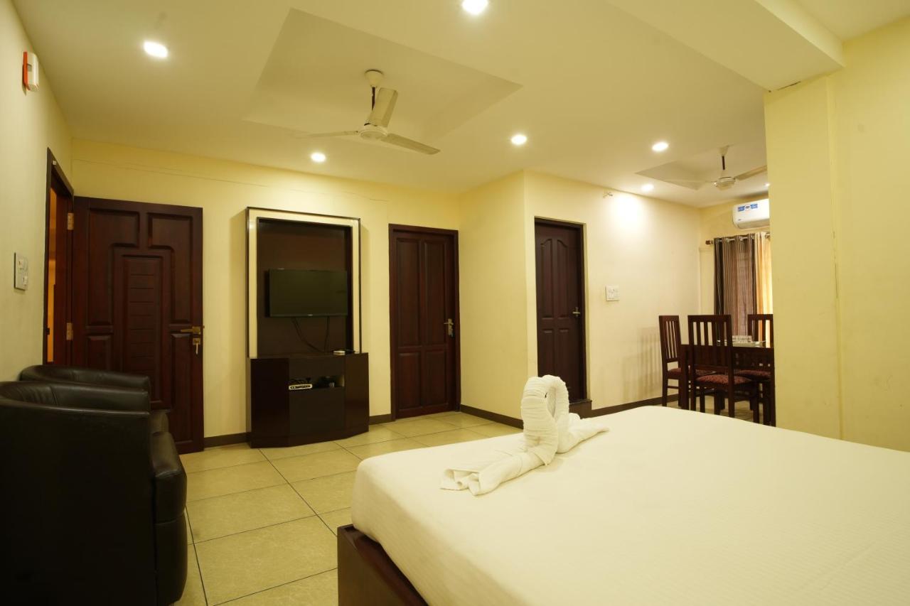 K V Suites Kochi Esterno foto