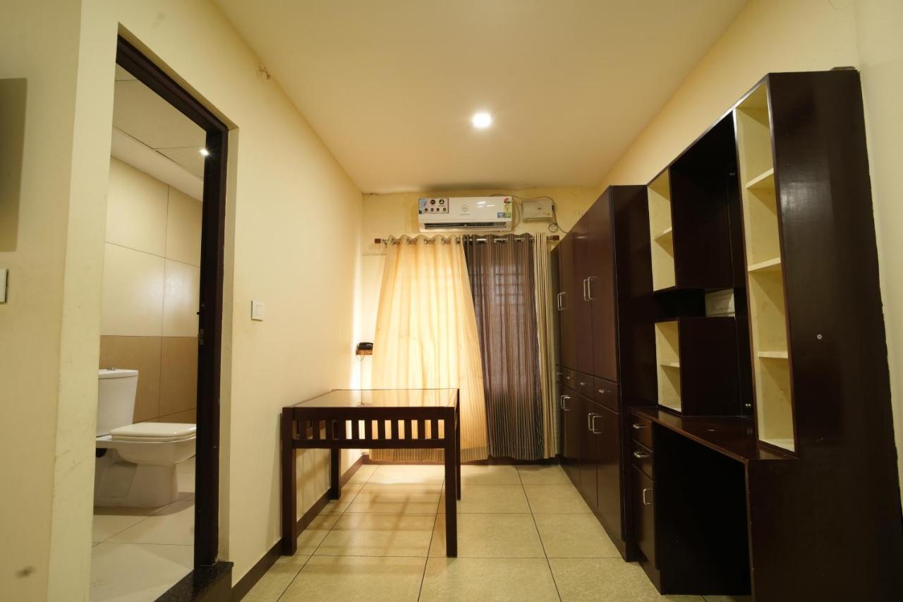 K V Suites Kochi Esterno foto