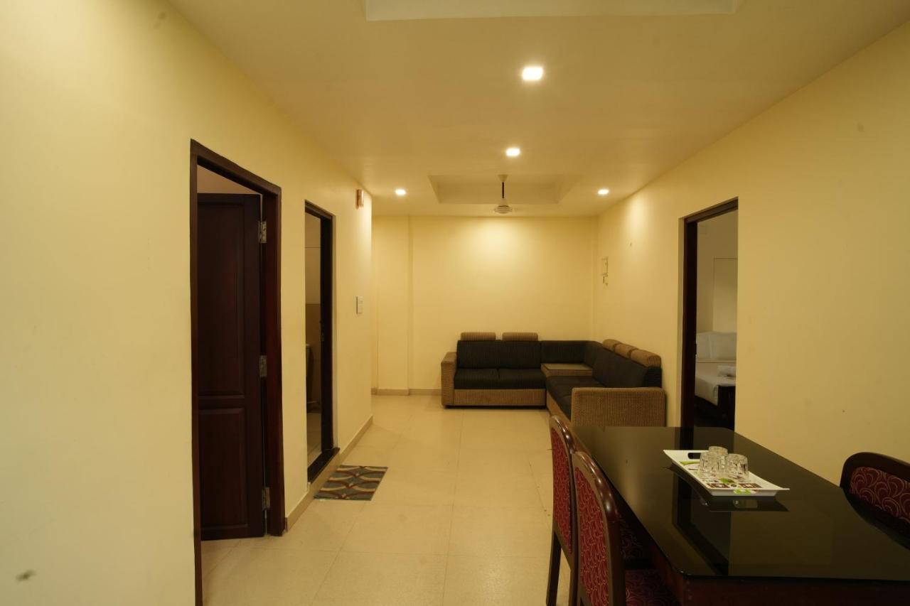 K V Suites Kochi Esterno foto