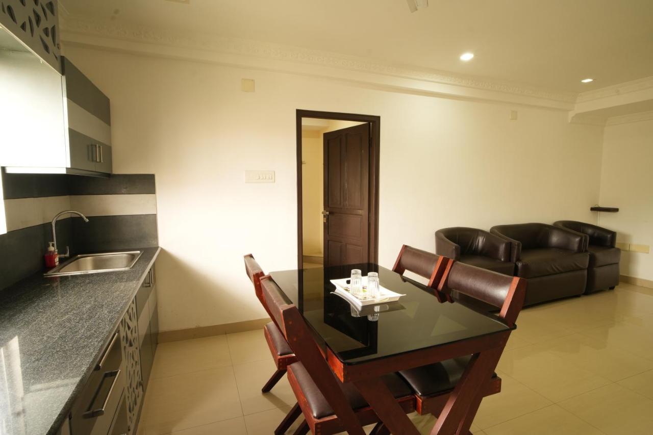 K V Suites Kochi Esterno foto