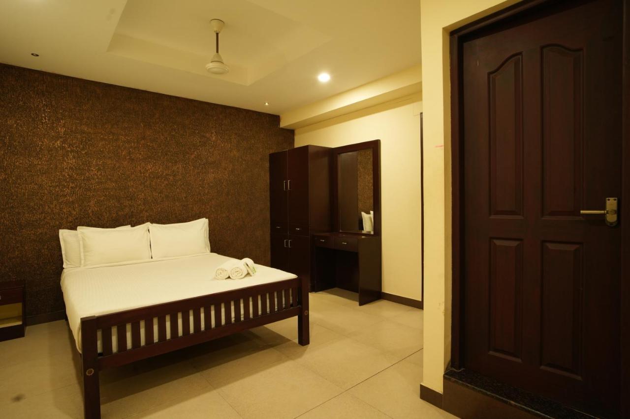 K V Suites Kochi Esterno foto