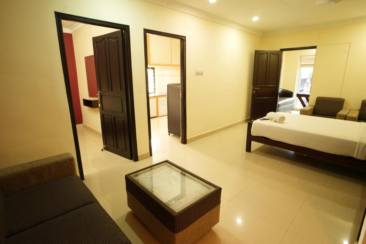K V Suites Kochi Esterno foto