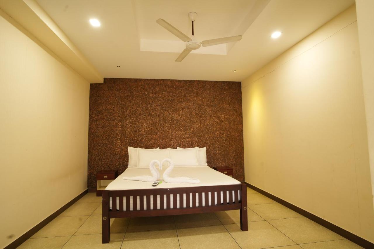 K V Suites Kochi Esterno foto