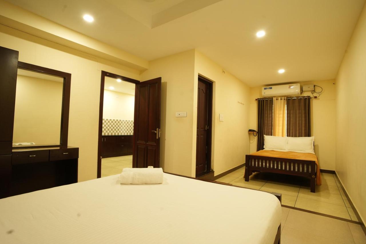 K V Suites Kochi Esterno foto