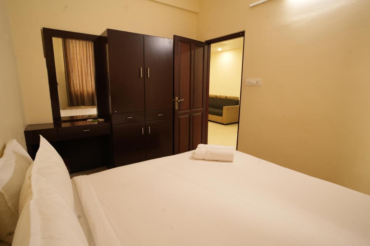 K V Suites Kochi Esterno foto
