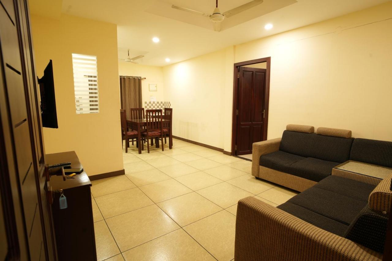 K V Suites Kochi Esterno foto