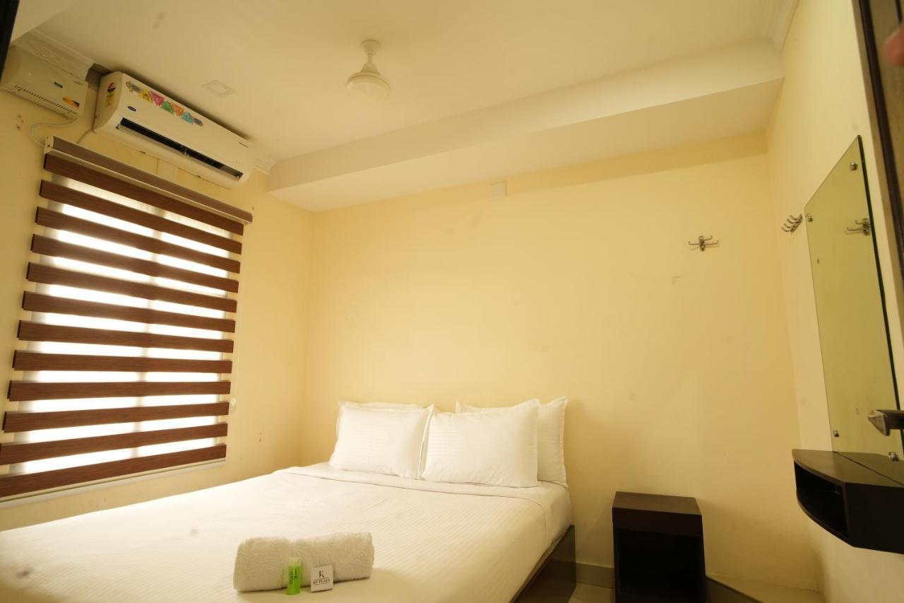 K V Suites Kochi Esterno foto