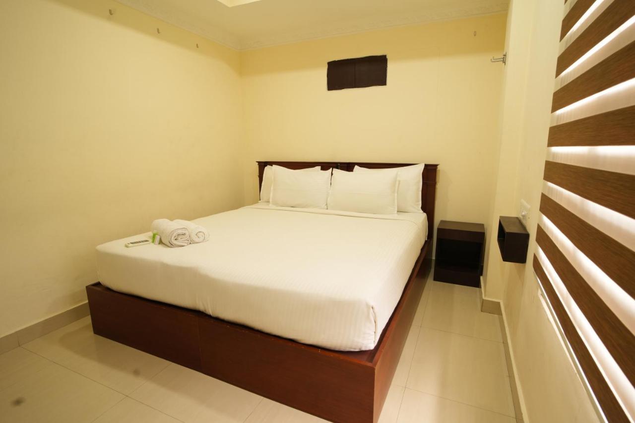 K V Suites Kochi Esterno foto