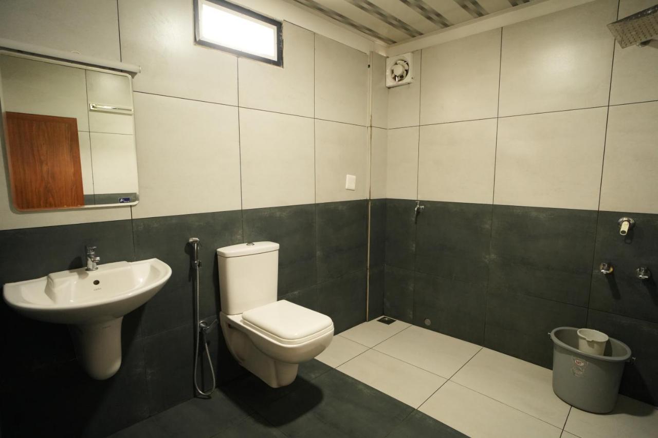 K V Suites Kochi Esterno foto