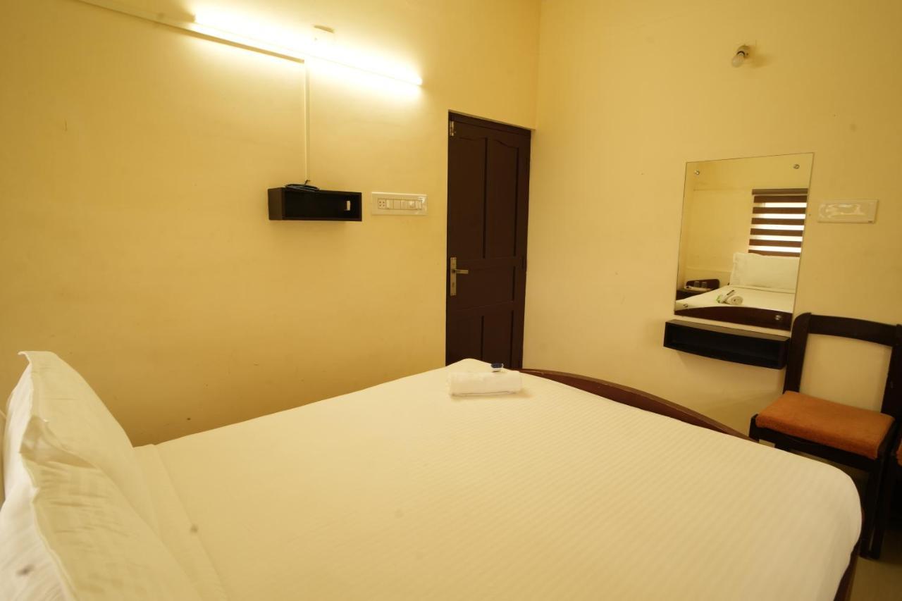 K V Suites Kochi Esterno foto