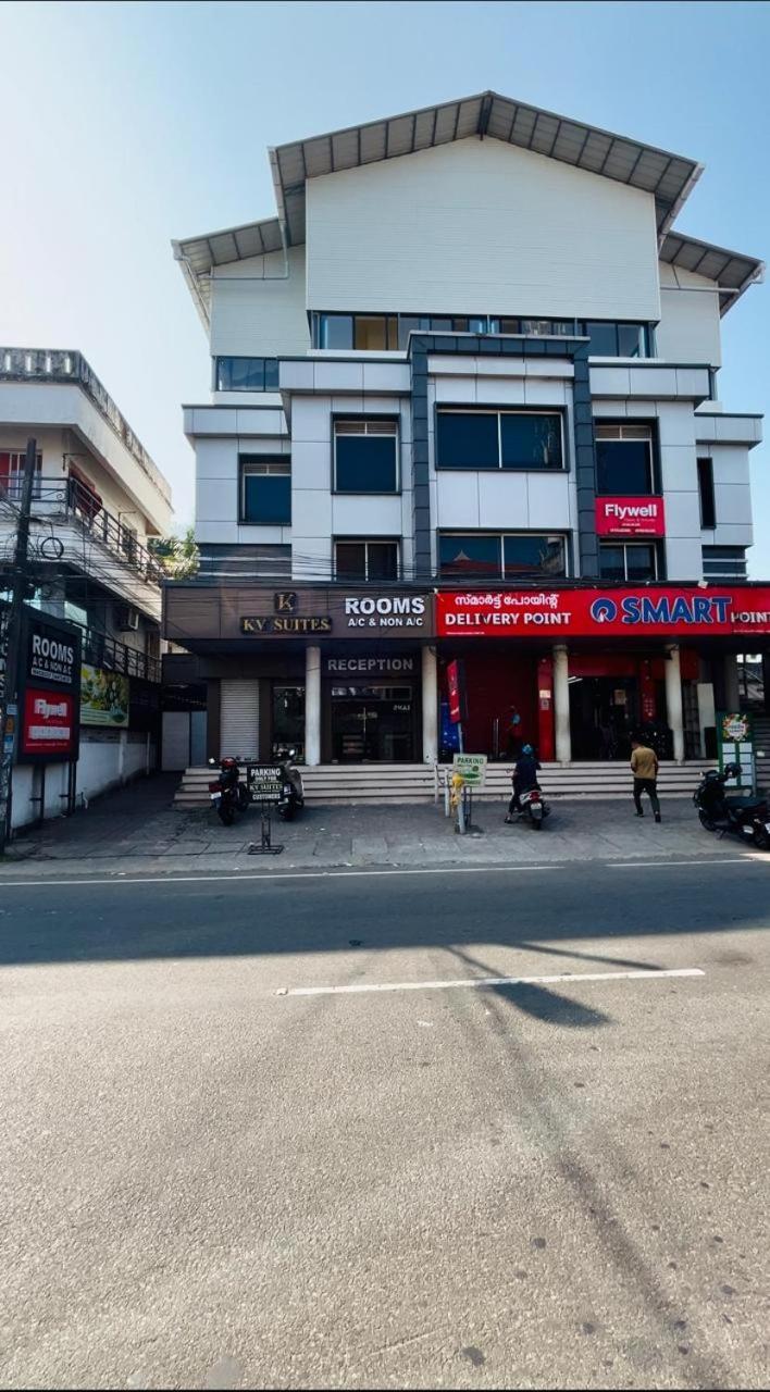 K V Suites Kochi Esterno foto