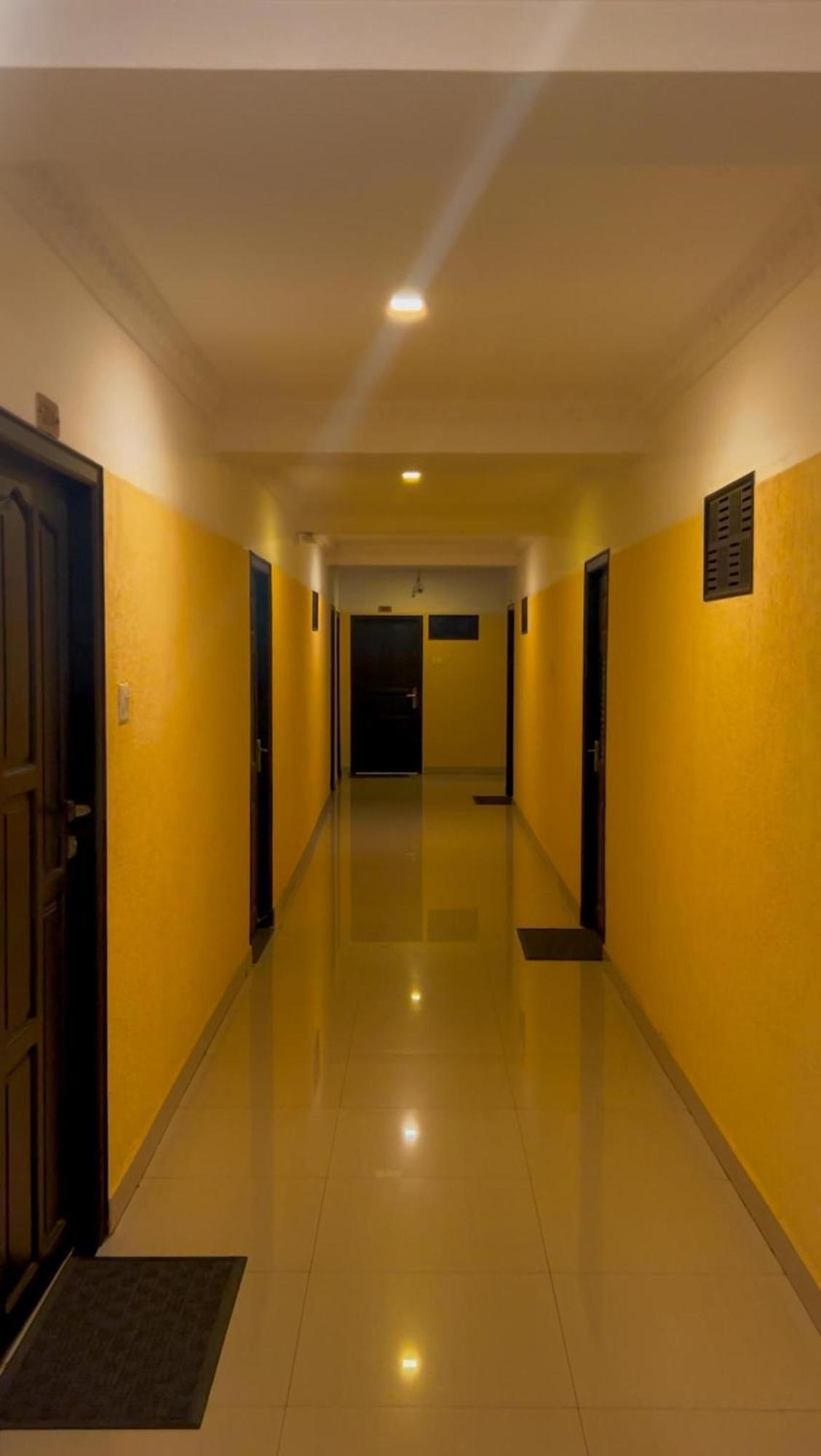 K V Suites Kochi Esterno foto