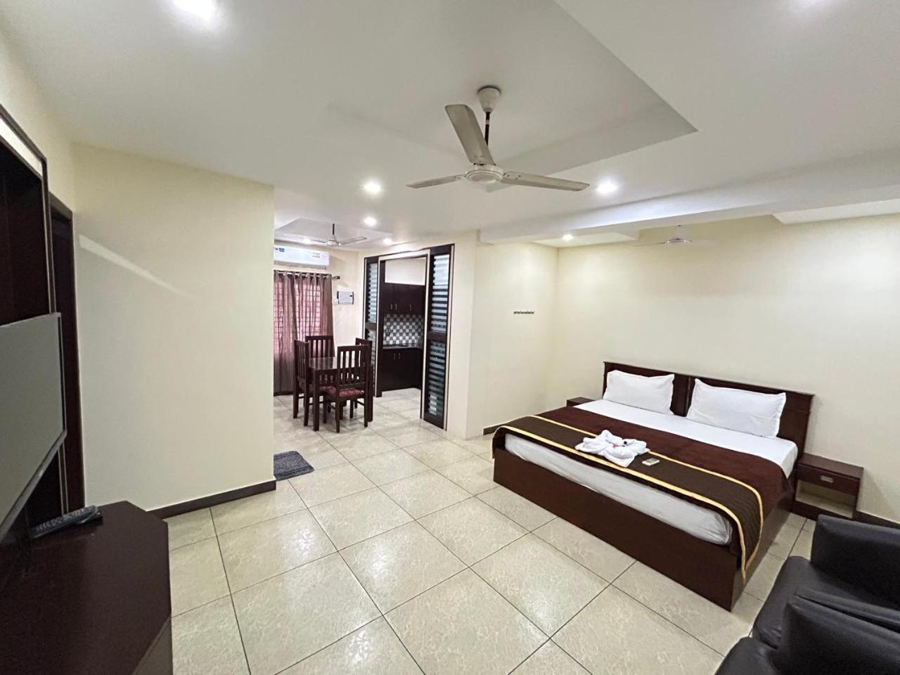 K V Suites Kochi Esterno foto