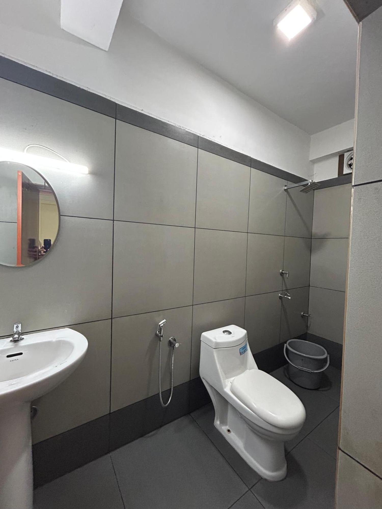 K V Suites Kochi Esterno foto