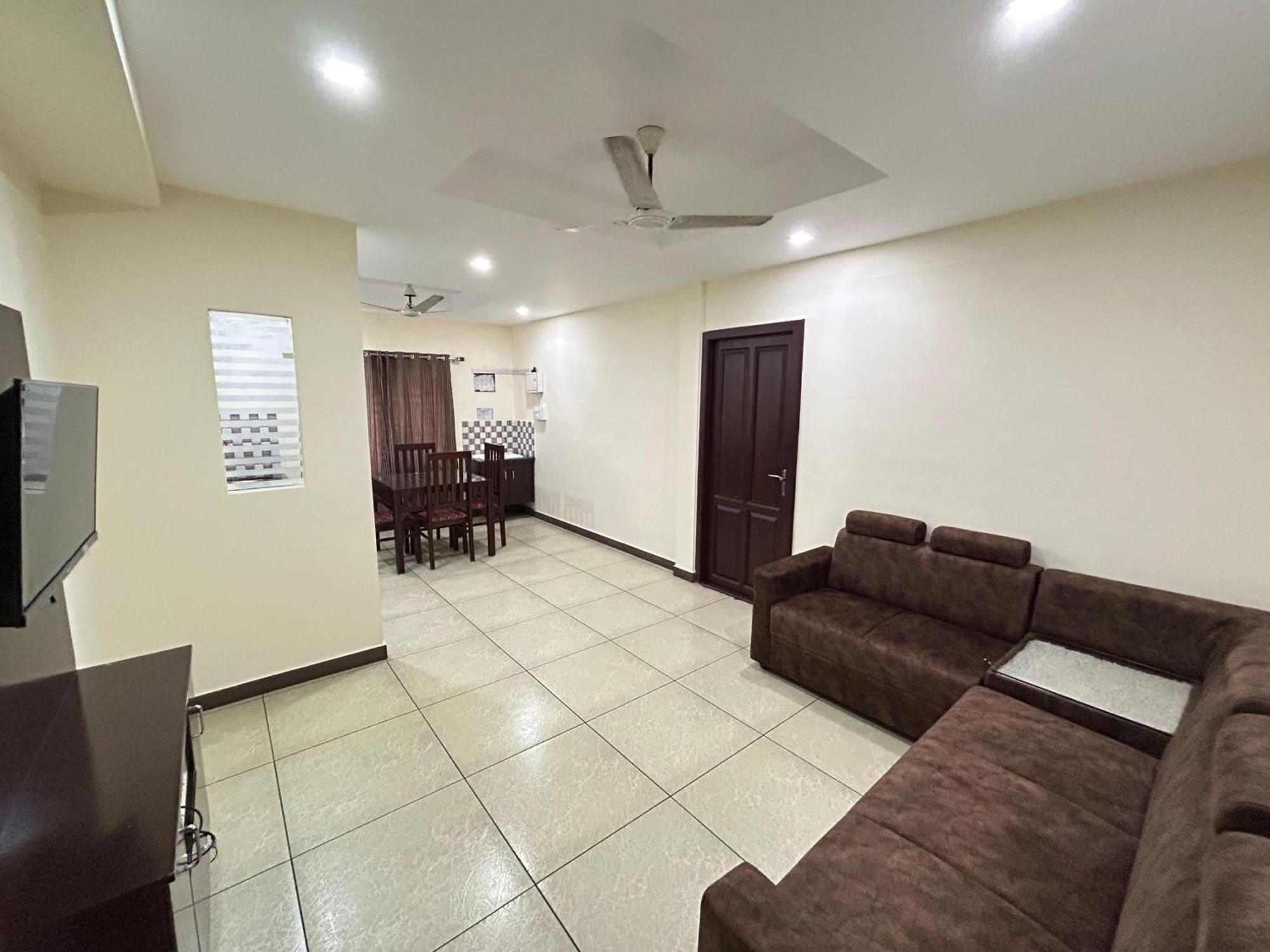 K V Suites Kochi Esterno foto